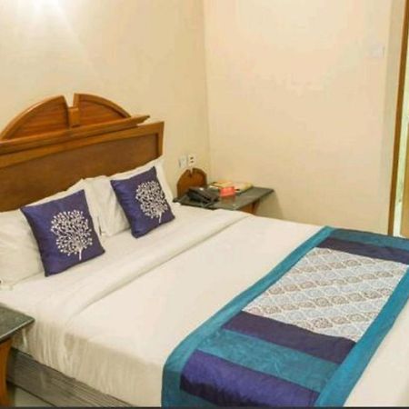 Strand Hotel, Colaba Mumbai Bagian luar foto
