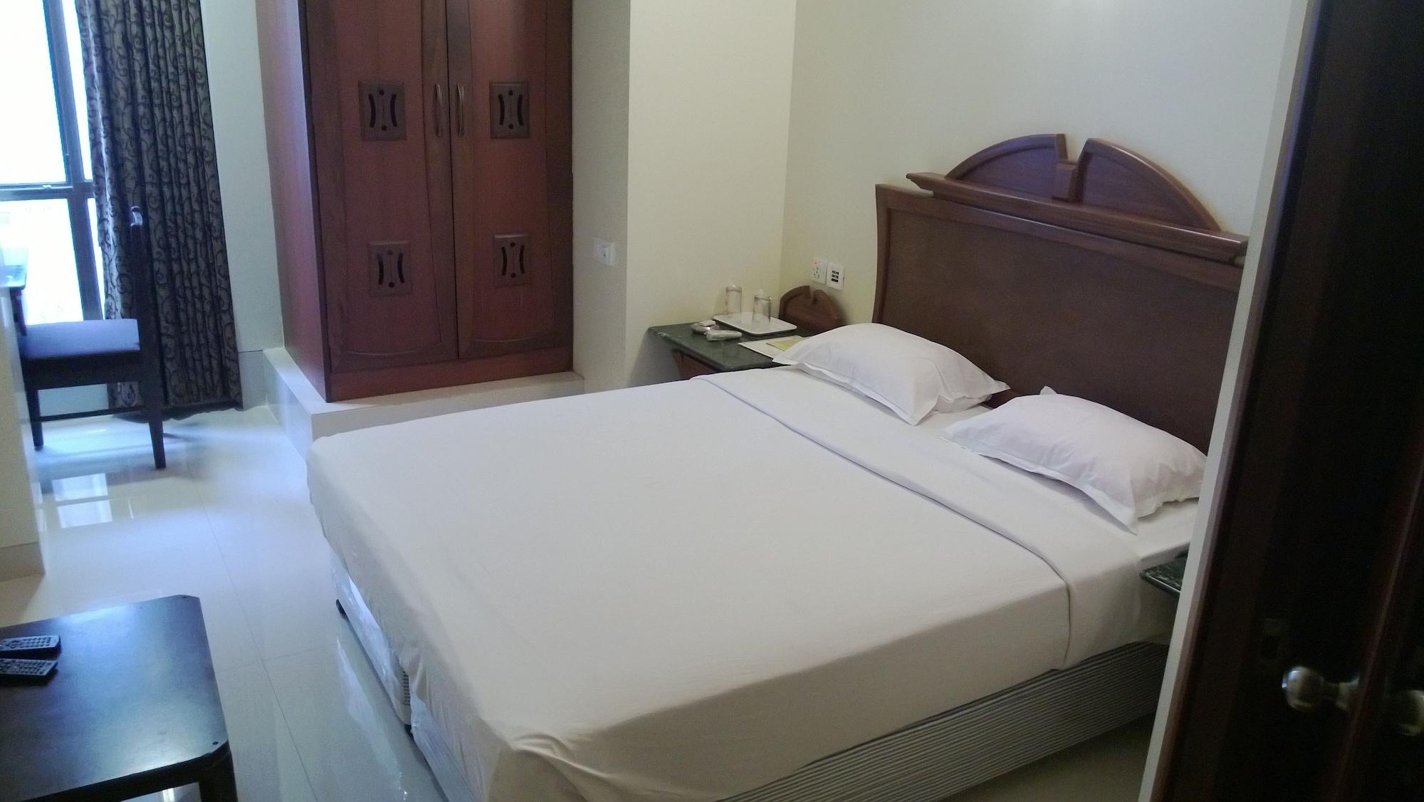 Strand Hotel, Colaba Mumbai Bagian luar foto