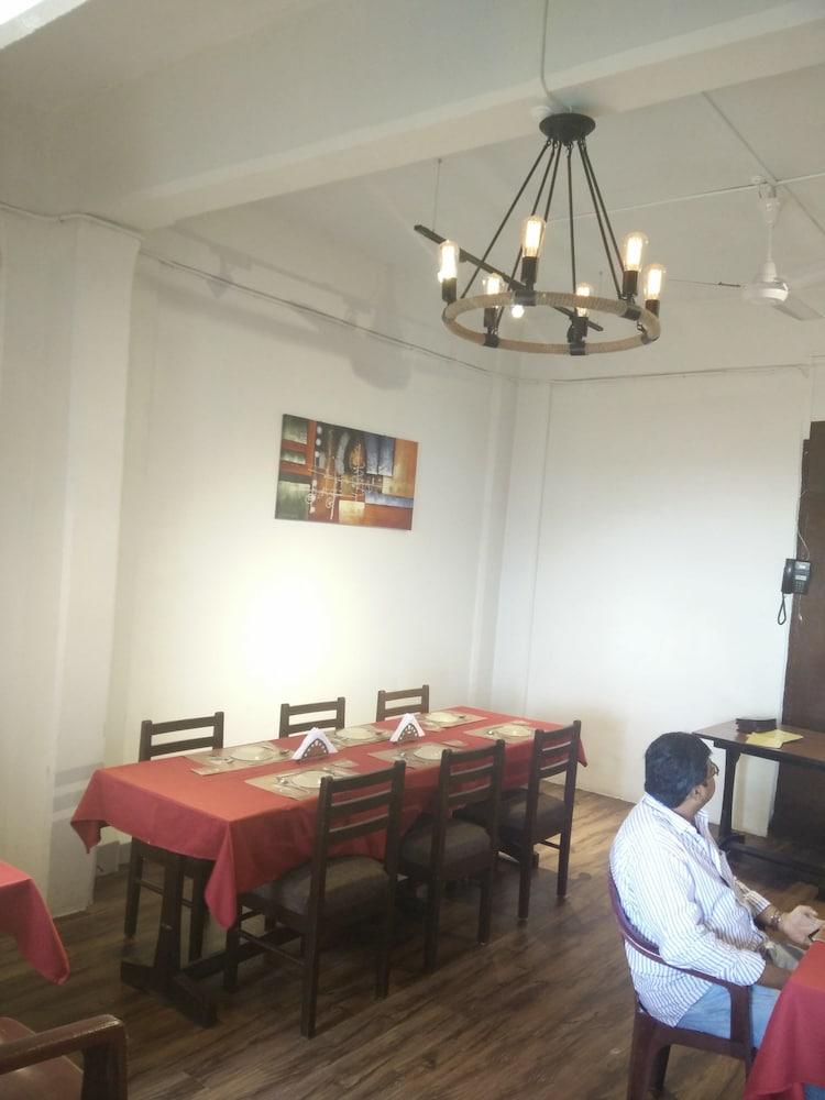 Strand Hotel, Colaba Mumbai Bagian luar foto