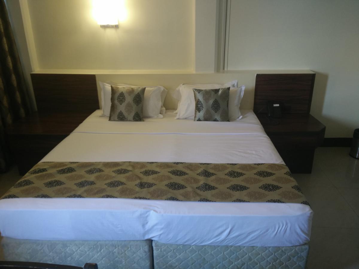 Strand Hotel, Colaba Mumbai Bagian luar foto