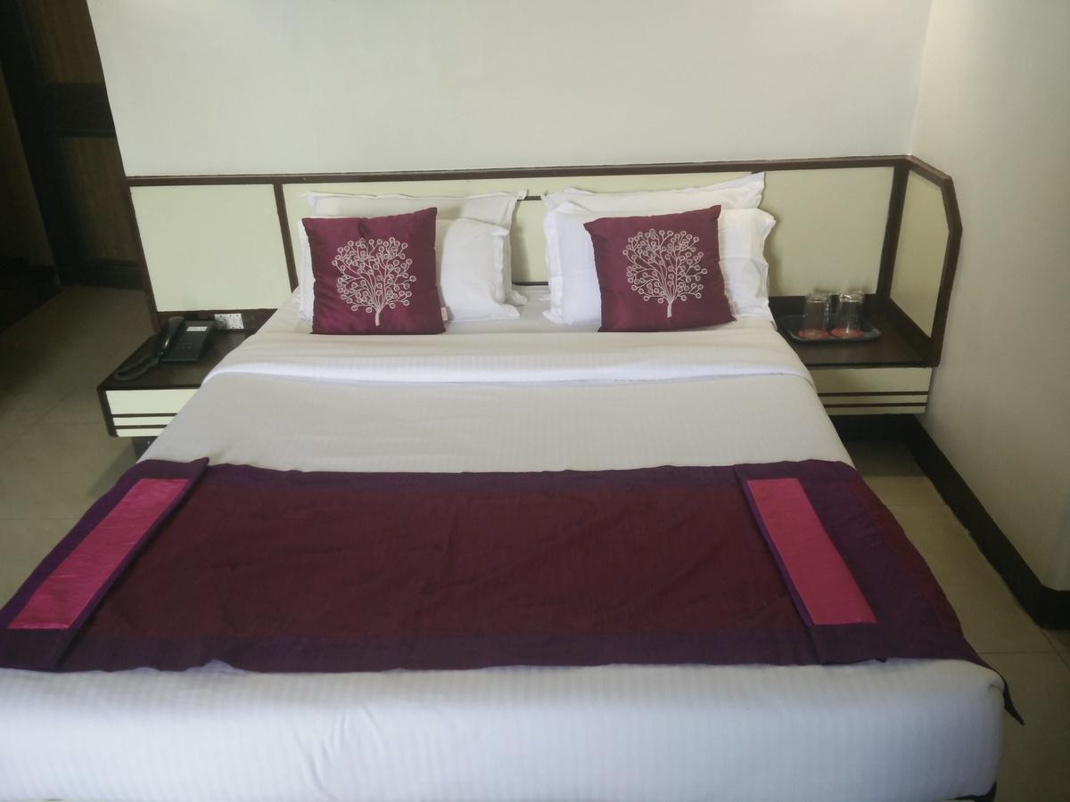 Strand Hotel, Colaba Mumbai Bagian luar foto