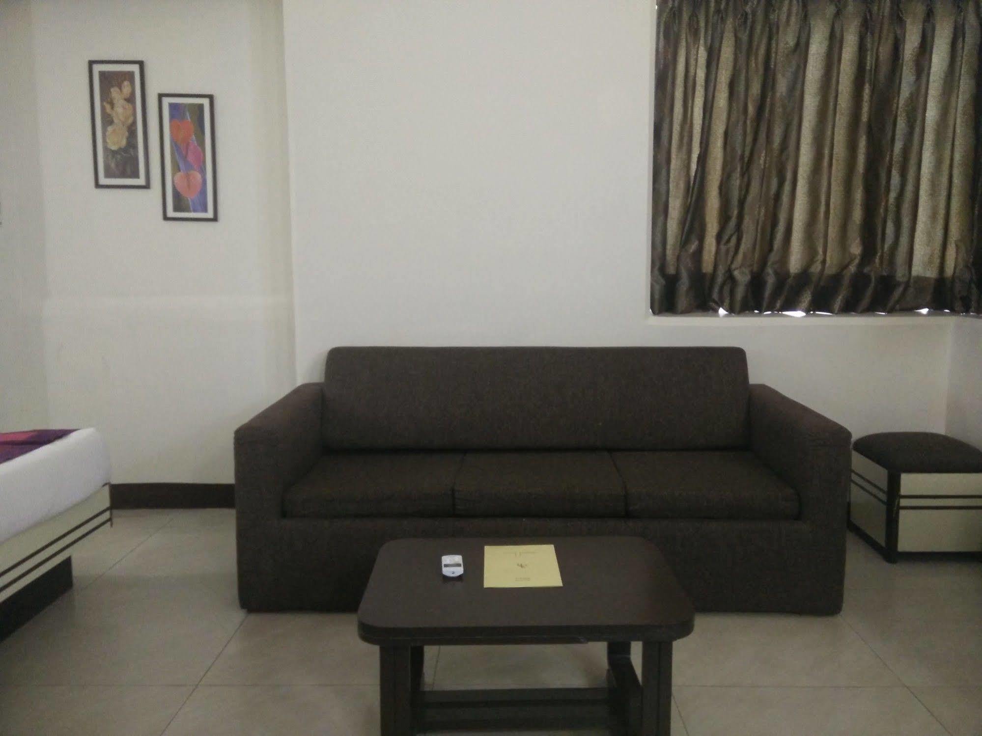 Strand Hotel, Colaba Mumbai Bagian luar foto