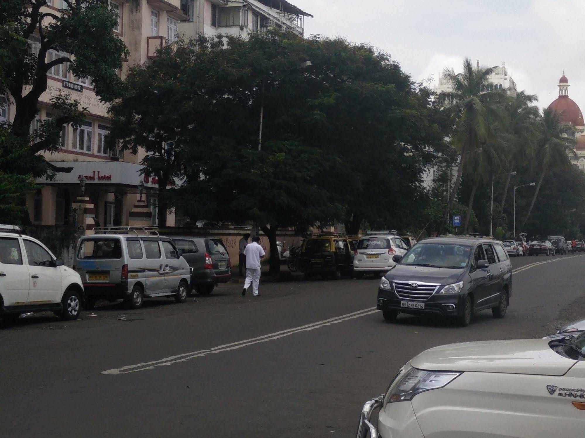 Strand Hotel, Colaba Mumbai Bagian luar foto