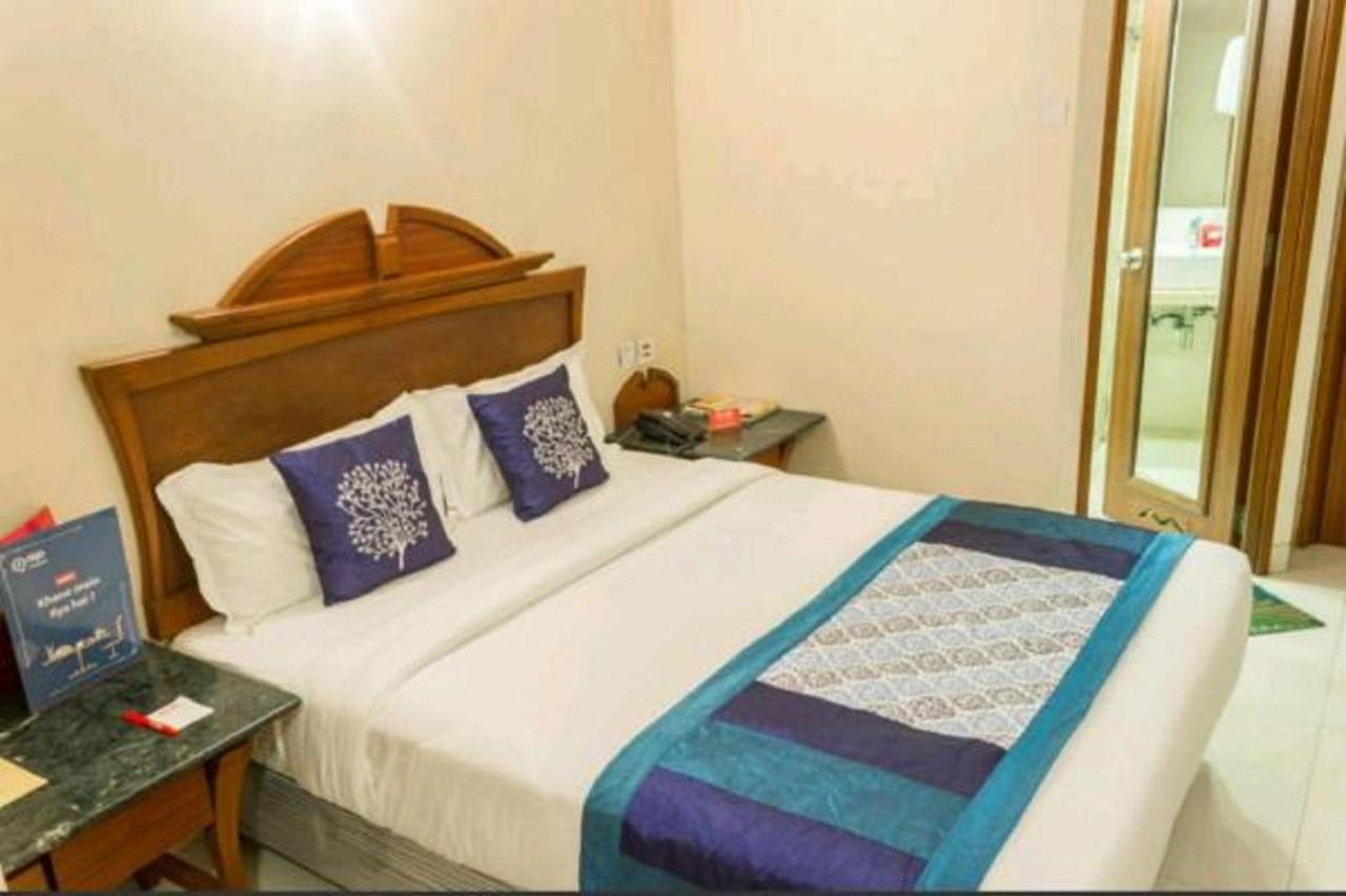 Strand Hotel, Colaba Mumbai Bagian luar foto