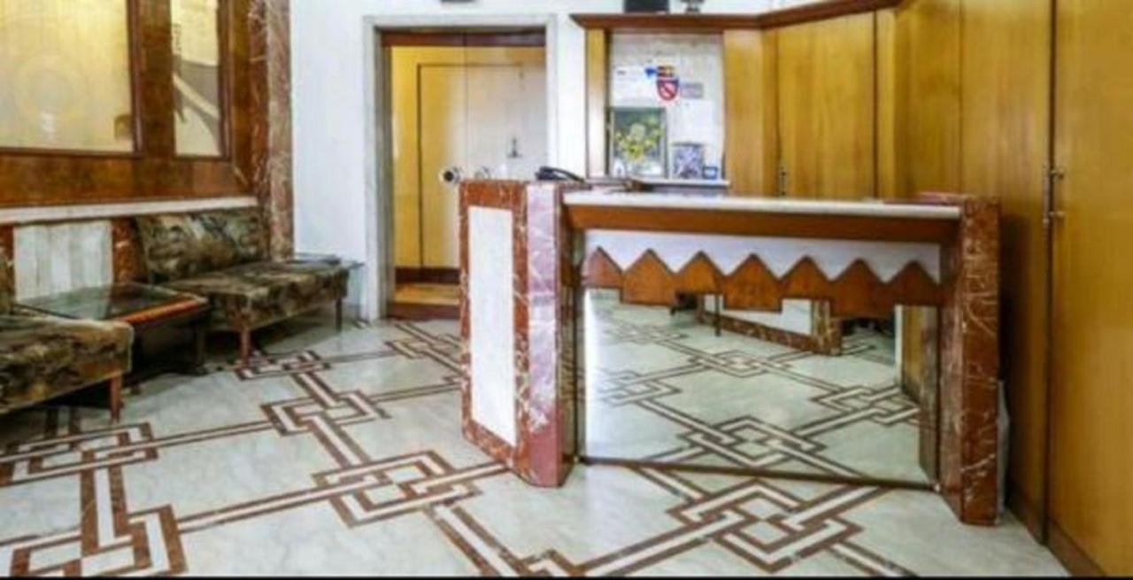 Strand Hotel, Colaba Mumbai Bagian luar foto