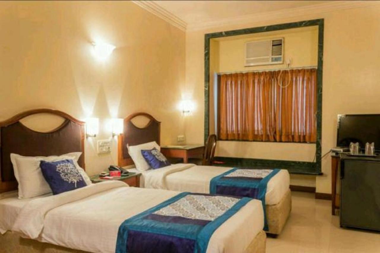 Strand Hotel, Colaba Mumbai Bagian luar foto